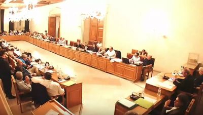 Ομόφωνη στήριξη του Δημοτικού Συμβουλίου Ηρακλείου στους εκπαιδευτικούς για τις συγχωνεύσεις των τμημάτων