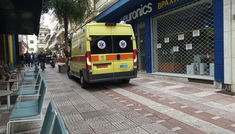 Αγρίνιο: Άνδρας μαχαίρωσε 2 γυναίκες στο κέντρο της πόλης