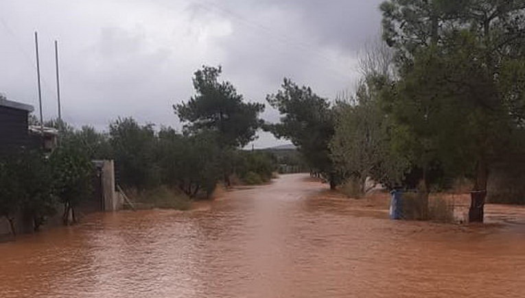 Πνίγηκε το Θραψανό από τον... Ιανό (Φωτογραφίες)