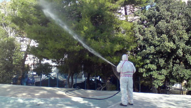 Δολωματικός ψεκασμός δακοκτονίας σε κοινότητες του Δήμου Αρχανών Αστερουσίων