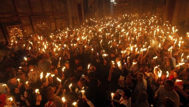 Πως θα μεταφερθεί το Άγιο Φως στις εκκλησίες της Κρήτης- Οι οδηγίες της Αρχιεπισκοπής