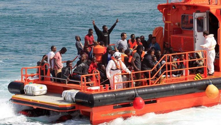 Έξι συλλήψεις για διακίνηση μεταναστών-Το σκάφος τους εντοπίστηκε μεταξύ Καρπάθου και Κρήτης