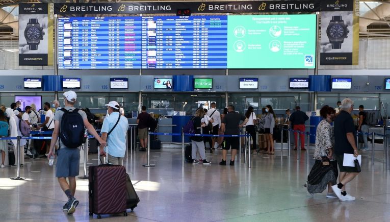 Τουριστική σεζόν: Κλείνει με επιμήκυνση έως και τον Οκτώβριο και έσοδα στα επίπεδα του 2019