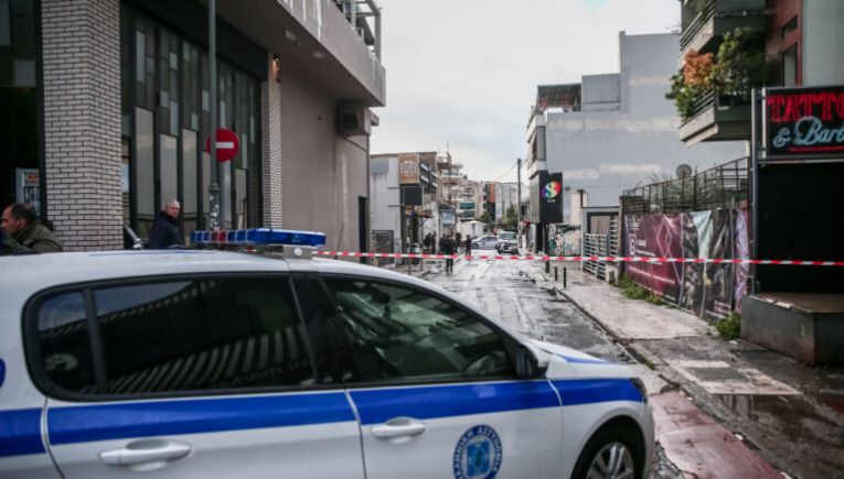 Γκάζι: Προθεσμία για να απολογηθεί πήρε ο 33χρονος, βαρύ το κατηγορητήριο – Ένταλμα σύλληψης για τον «πιστολέρο»