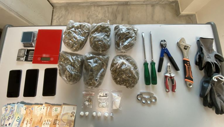 Χανιά: Με χειροπέδες τρεις για διακίνηση ναρκωτικών, όπλα και διαρρήξεις