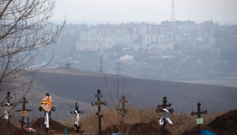 Ουκρανία: Λευκός φώσφορος «καίει» το Μπαχμούτ (βίντεο)