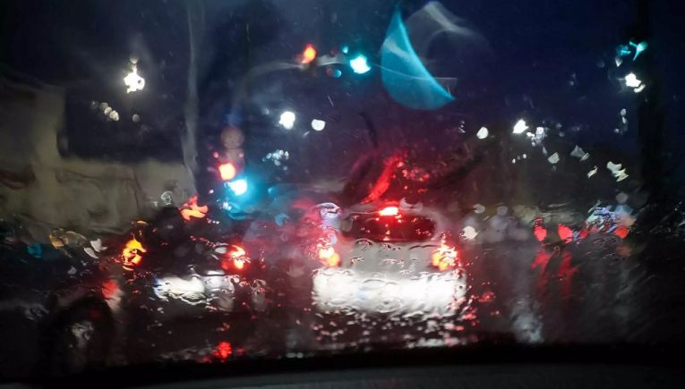 Καιρός αύριο: Κυριακή με τοπικές βροχές και καταιγίδες – Άνεμοι και θερμοκρασία «πέφτουν»