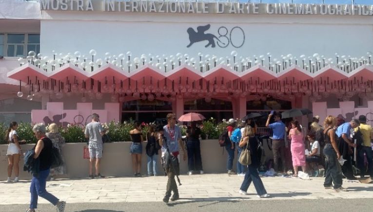 Παγκόσμια πρεμιέρα για τη νέα ταινία του Λάνθιμου στο Φεστιβάλ της Βενετίας