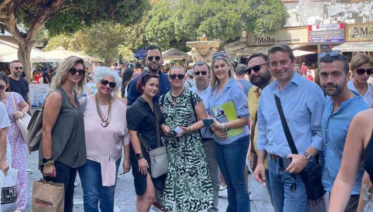 Χαμόγελα στην περιοδεία της Μαρία Καναβάκη στο κέντρο του Ηρακλείου