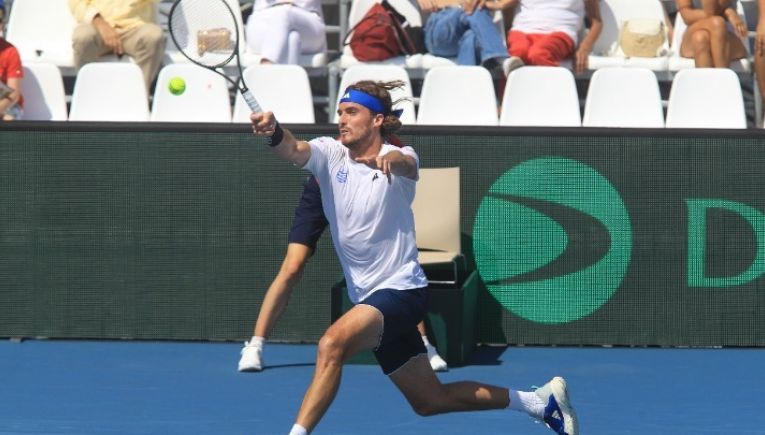 Davis Cup: Με ανατροπή νίκησε ο Τσιτσιπάς- Ισοφάρισε η Ελλάδα τη Σλοβακία