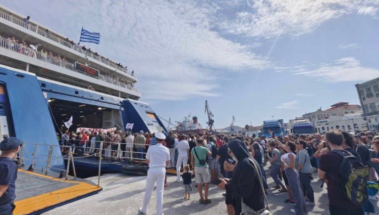 Blue Horizon: Διαμαρτυρία στο λιμάνι της Σύρου για την δολοφονία του Αντώνη
