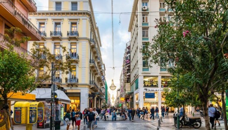 Eπιχειρήσεις: Κλείνουν οι μικροί, μειώνεται η απασχόληση