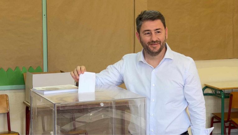 Ψήφισε στο Ηράκλειο ο Νίκος Ανδρουλάκης: Σήμερα έχετε πολλούς λόγους να στηρίξετε ΠΑΣΟΚ