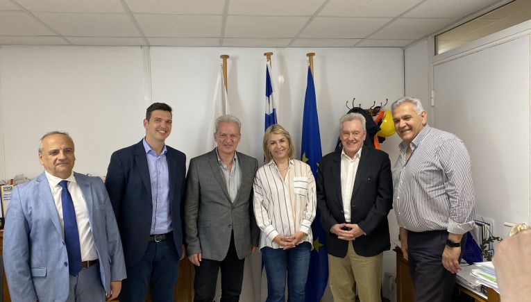 Συνάντηση του Δημάρχου Ηρακλείου Αλέξη Καλοκαιρινού με την Υφυπουργό Παιδείας Ζέτα Μακρή