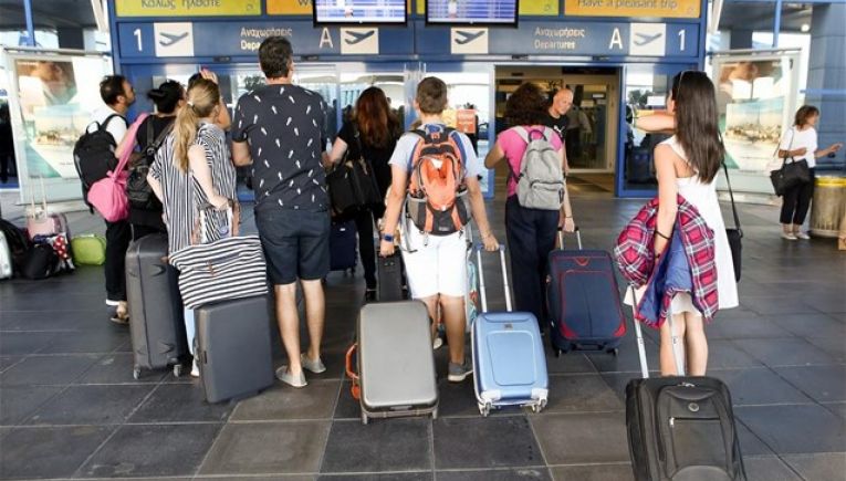 Η Ελλάδα αποκτά μια σταθερή βάση τουριστικών ροών στα επίπεδα των 30 εκ. αφίξεων