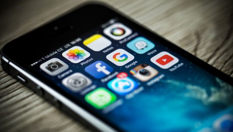 Στο στόχαστρο της Κομισιόν για πρόστιμα οι Apple, Google και Meta