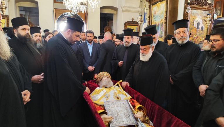 Στα Χανιά το πρωί το σκήνωμα του μακαριστού Μητροπολίτη κυρού Δαμασκηνού-Σε λαϊκό προσκύνημα εώς το Σάββατο στις 11 π.μ
