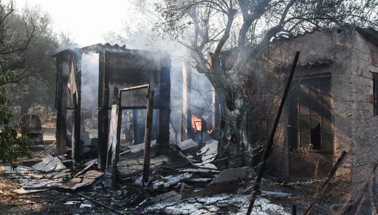 Πόσα πληρώνει ετησίως η Ελλάδα για τις φυσικές καταστροφές και πόσα δαπανά για πυρόσβεση και πρόληψη
