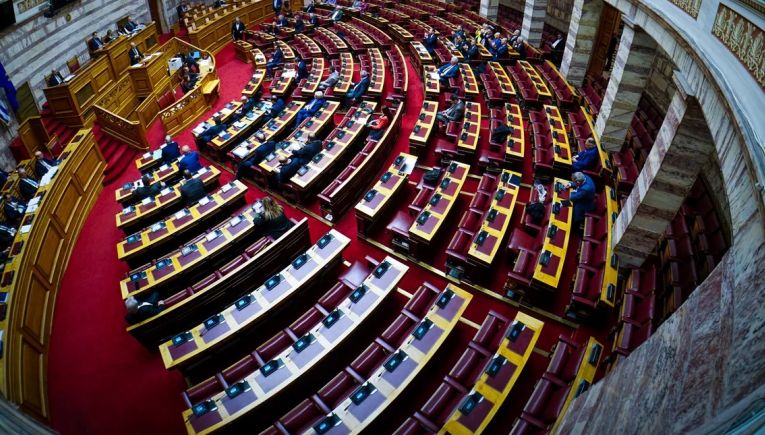 Βουλή: Νομοσχέδιο για κοινωνική αντιπαροχή και στήριξη τριτέκνων εισάγεται την Τρίτη