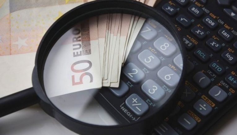 Κατώτατος μισθός: Ποια επιδόματα αυξάνονται - Ανεβαίνει και το κόστος πλασματικών ετών