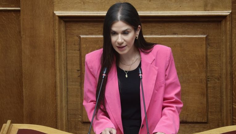 Ελένη Βατσινά: Να μπει τέλος στην αβεβαιότητα και την εγκατάλειψη των σεισμόπληκτων