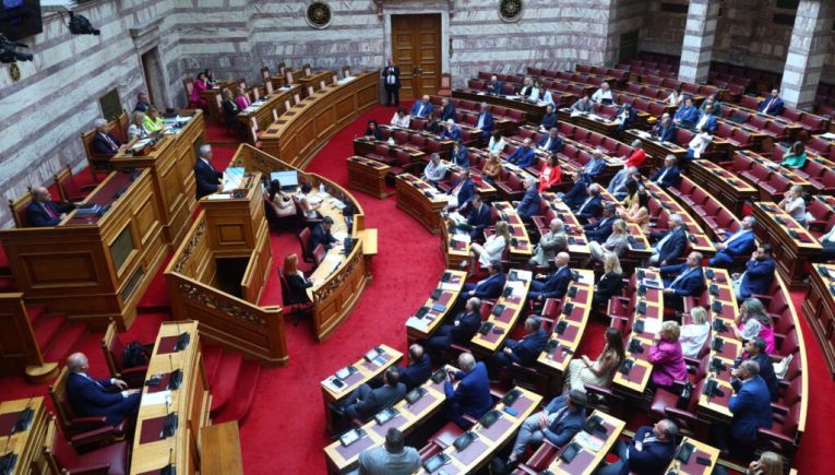 Βουλή: Πυρ ομαδόν στη συζήτηση περί προανακριτικής για τον ΟΠΕΚΕΠΕ – Μετωπική σύγκρουση Φλωρίδη με την αντιπολίτευση