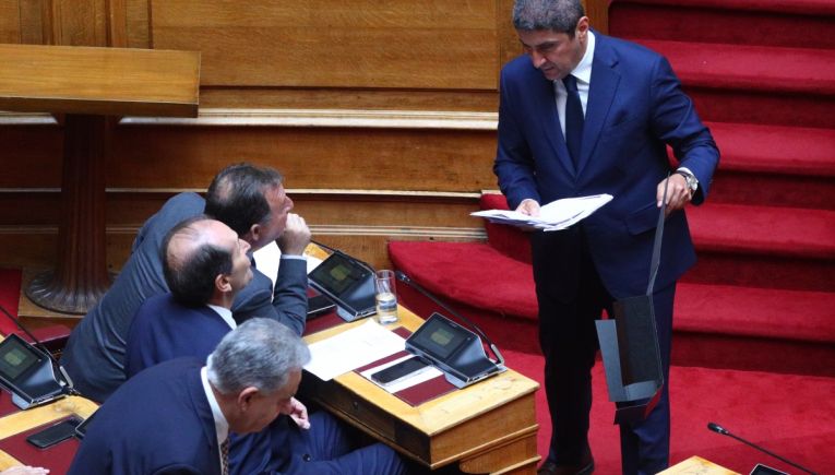 ΟΠΕΚΕΠΕ: Σκληρή κόντρα Ανδρουλάκη - Αυγενάκη στη Βουλή