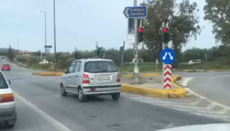 Ηράκλειο: Ετσι γίνονται τα τροχαία στη διασταύρωση του Σκαλανίου - Αυτοκίνητο πέρασε με «κόκκινο» (Βίντεο)