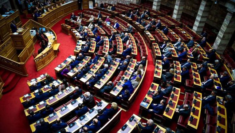 ΠΑΣΟΚ, ΣΥΡΙΖΑ και Νέα Αριστερά αποχώρησαν από την ψηφοφορία για τον Χρ. Τριαντόπουλο