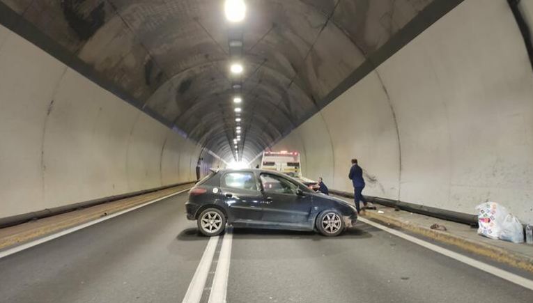 Μεσαρά: Οδηγός έχασε τον έλεγχο του αυτοκίνητου - Σοβαρό τροχαίο σε τούνελ