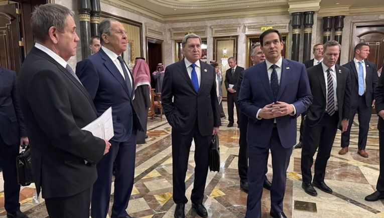 Σήμερα οι κρίσιμες συνομιλίες ΗΠΑ-Ρωσίας για την Ουκρανία στη Σαουδική Αραβία