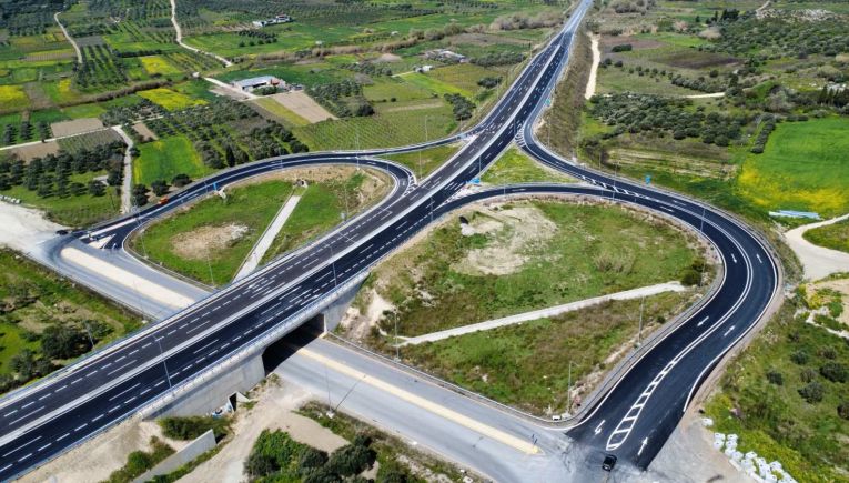Ασφαλέστερη και 12 λεπτά πιο γρήγορη η διαδρομή με τη νέα παράκαμψη Αρκαλοχωρίου και τον ανισόπεδο κόμβο (Φωτο +Βίντεο)