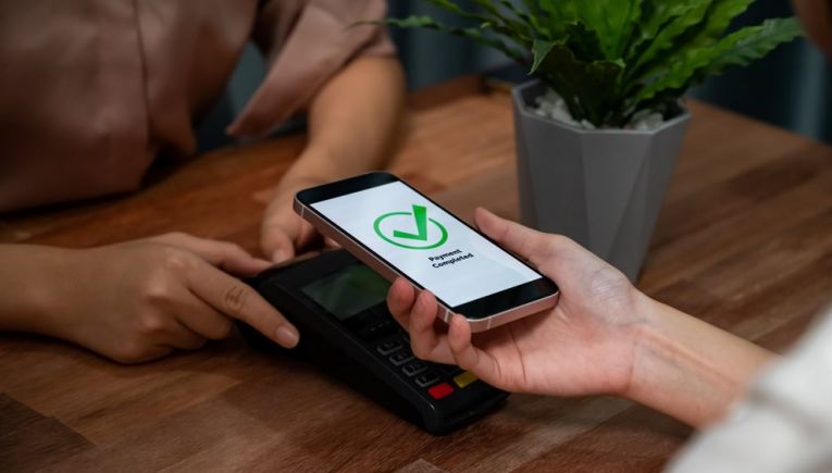 Πλήρης επικράτηση του ψηφιακού χρήματος - Εννέα στις δέκα συναλλαγές ανέπαφες