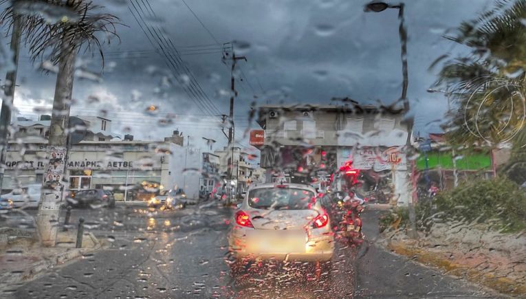 Κακοκαιρία: Στο κόκκινο και η Κρήτη: Χαλάζι, ισχυρές καταιγίδες και πτώση θερμοκρασίας - Έκτακτες προειδοποιήσεις και οδηγίες προστασίας