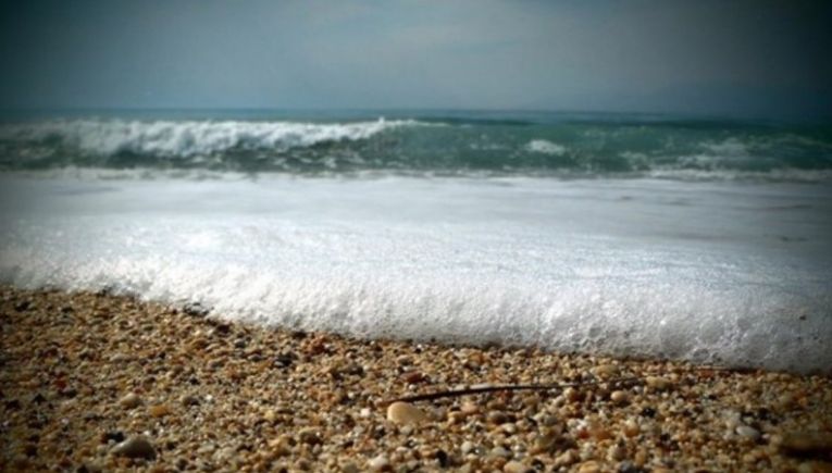 Τραγωδία στην Κόκκινη Άμμο: 68χρονη γυναίκα ανασύρθηκε νεκρή από τη θάλασσα στη Μεσαρά