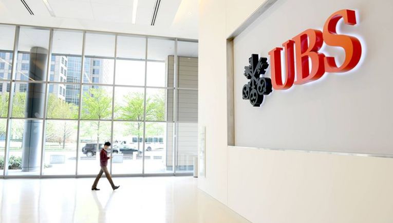 UBS: Στα 330 δισ. ο πλούτος των ελληνικών νοικοκυριών – Τι κάνουν τα χρήματά τους