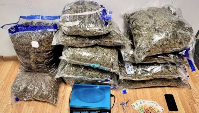 Συνελήφθη 31χρονος για κατοχή και διακίνηση πάνω από 34 κιλών ακατέργαστης κάνναβης