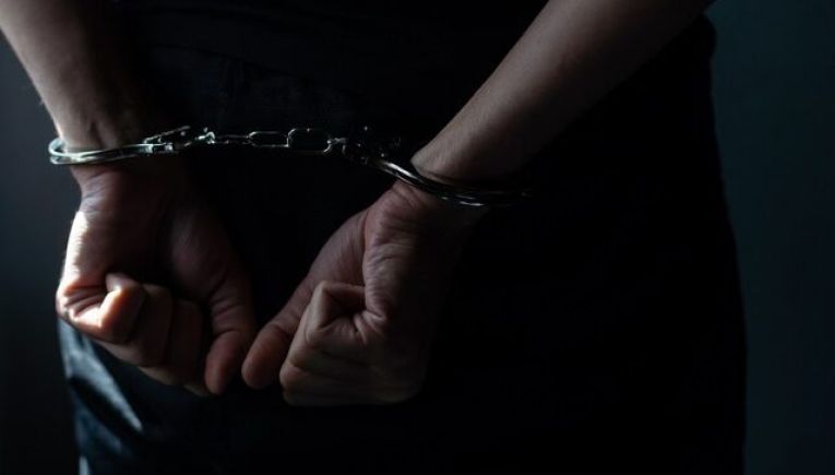 Μαθητές πήγαν στο σχολείο με σουγιά – Δύο συλλήψεις