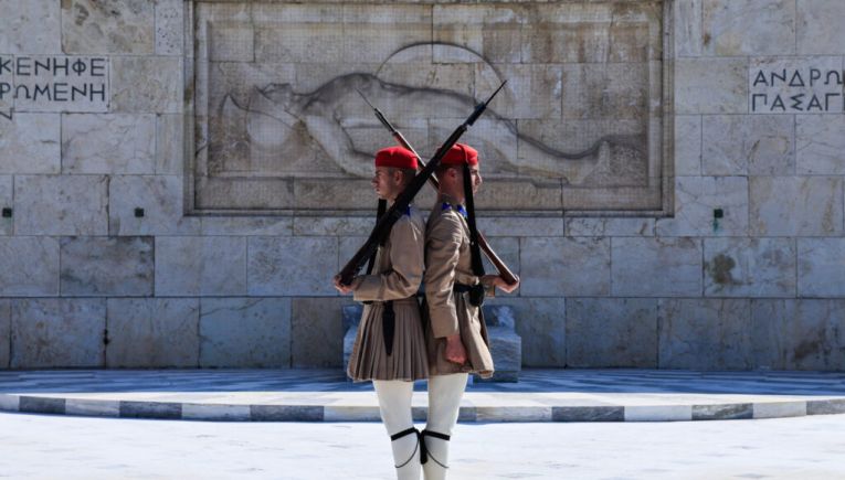 Κατατέθηκε στη Βουλή η τροπολογία για τον Άγνωστο Στρατιώτη - Τι απαγορεύεται και ποιές οι ποινές