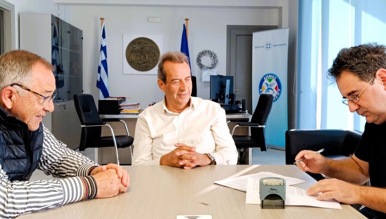 Δημοτικό Σχολείο και Νηπιαγωγείο Ελιάς: Υπεγράφη η σύμβαση για την αναβάθμιση της ηλεκτρολογικής εγκατάστασης