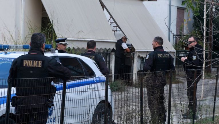 «Το είχα σκεφτεί από παλιά να τη σκοτώσω»: Ο 18χρονος αιφνιδίασε με πετσέτα και έπνιξε τη μητέρα του
