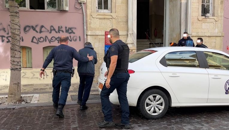 Ηράκλειο: Συνελήφθησαν πατέρας και γιος για το μαχαίρωμα στις Μοίρες