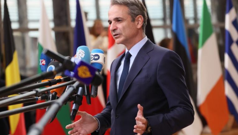 «Οι κυρώσεις μπορούν να φέρουν τη Ρωσία στο τραπέζι των διαπραγματεύσεων»: Οι ελληνικές θέσεις στη Σύνοδο Κορυφής