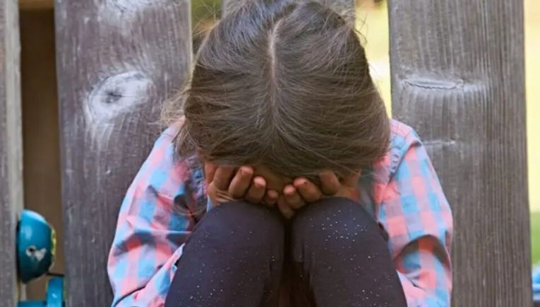 Δέκα χρόνια κάθειρξη σε 25χρονη που έβαζε την 6χρονη κόρη της να ζητιανεύει