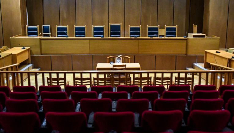Ξεκίνησε η δίκη 43χρονου ηθοποιού για βιασμό και απόπειρα βιασμού - Τι κατέθεσε μητέρα θύματος