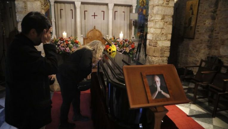 Στις 13:00 η εξόδιος ακολουθία του Διονύση Σαββόπουλου – Ποιοι θα εκφωνήσουν επικήδειο