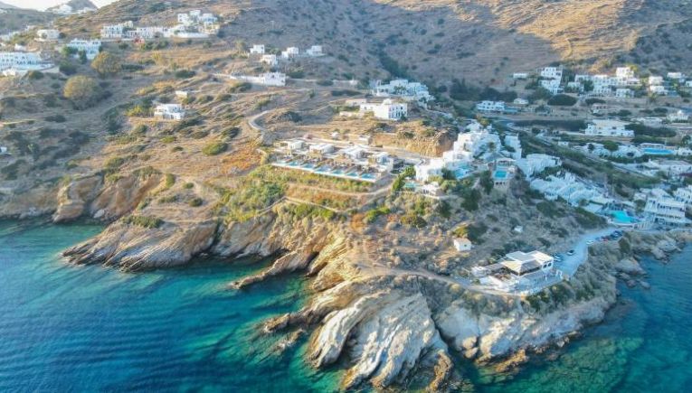 Ίος ο προορισμός των αντιθέσεων: Διεθνή ΜΜΕ «ανακαλύπτουν» τα διαφορετικά πρόσωπα του νησιού