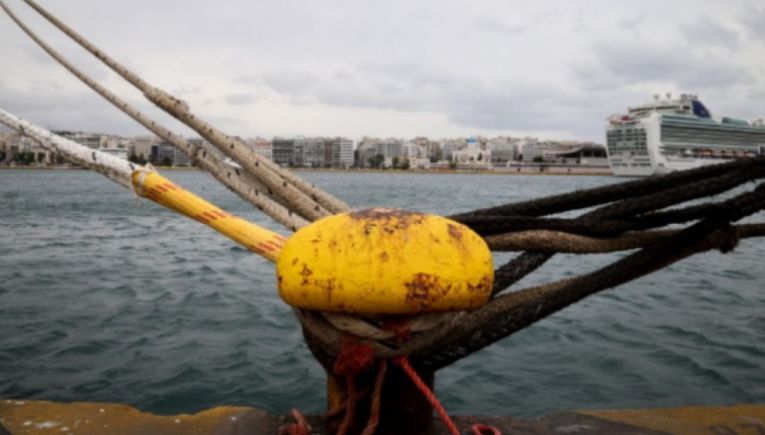 Ταλαιπωρία για εκατοντάδες επιβάτες στην Ίο λόγω βλάβης στον καταπέλτη πλοίου