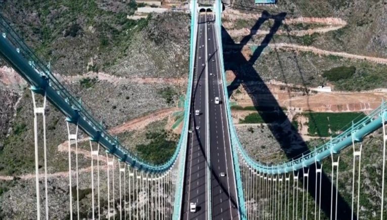 Η Κίνα εγκαινιάζει επίσημα την ψηλότερη γέφυρα του κόσμου