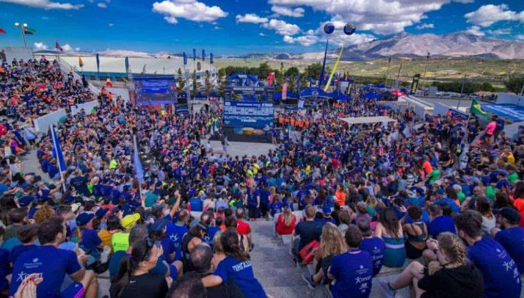 Χιλιάδες δρομείς έτρεξαν στον Ημιμαραθώνιο Κρήτης χόρεψαν, βραβεύτηκαν και έφαγαν... γλακοπιλαφο